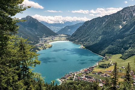 Achensee Tourismus_Landschaft im Sommer am Achensee Beautiful scenery of Lake Achensee in summer