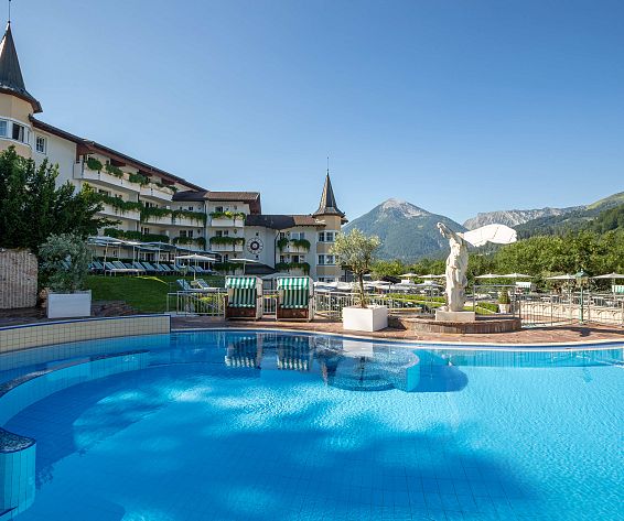 aussenpool-hotelansicht-sommer-posthotel-achenkirch-2