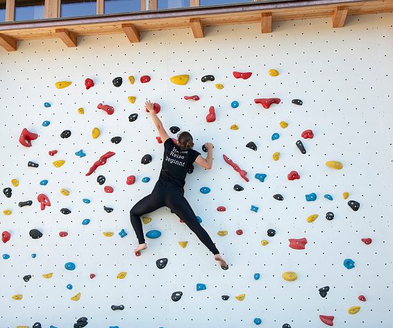 bouldern-kletterwand-outdoor-posthotel-achenkirch-2