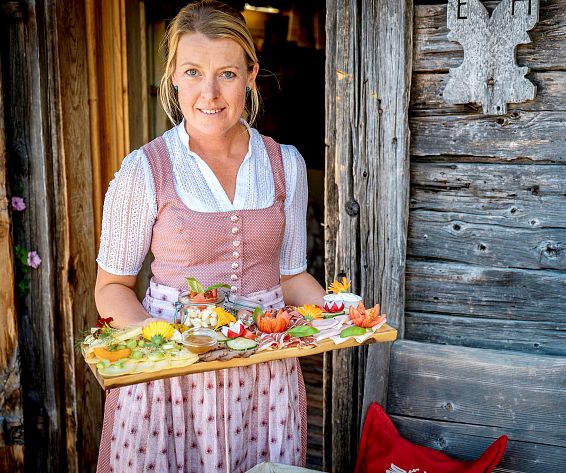 hd-fruehstueck-am-berg-auf-der-au-hochalmmarcellaemmerhirt-2