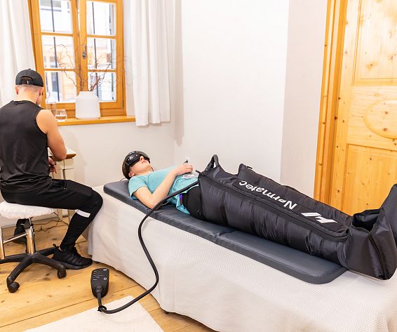 kompressionsboots-biohacking-regeneration-posthotel-achenkirch-2