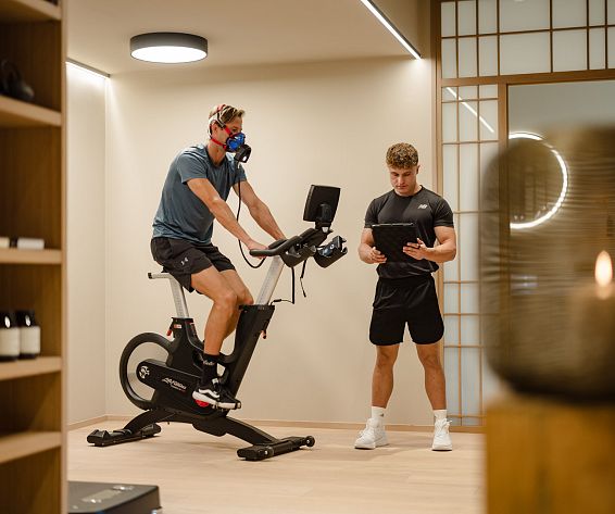 longevity-sauerstoffmessung-am-radposthotel-achenkirch-hotelsinshape-best-fitness-hotels-ksr38668-2