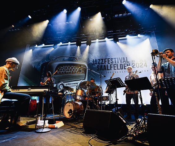 mainstage-hires-brainteaserorchestra-mainstage-bymatthiasheschl-31-1-2