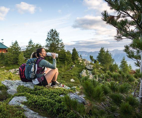 Mieminger Plateau_Tirol_Wandern_Hüttenwandern_hotelsINshape_best fitness hotels_Alpenresort_Schwarz@Tourismusverband_Innsbruck_2024