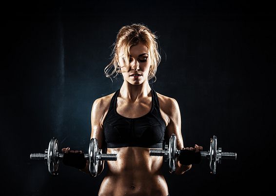 frau-beim-krafttraining-adobestock-61054895-3