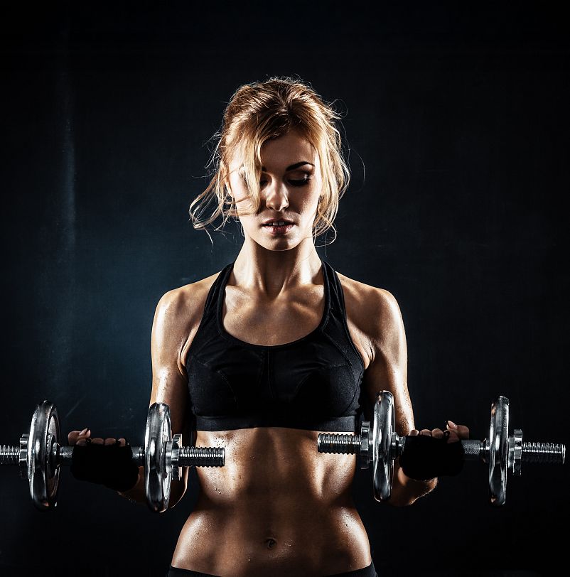 frau-beim-krafttraining-adobestock-61054895