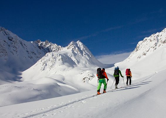 skitour-adobestock-50263963-3