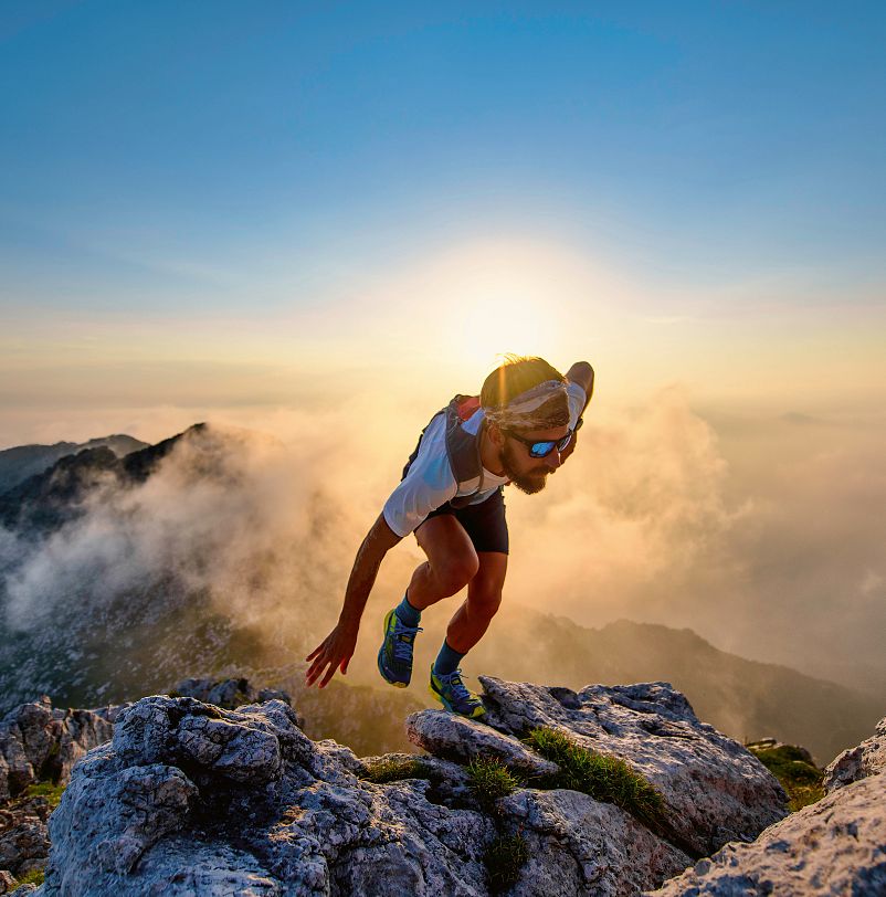 trailrunner-hohentraining-adobestock-376380392